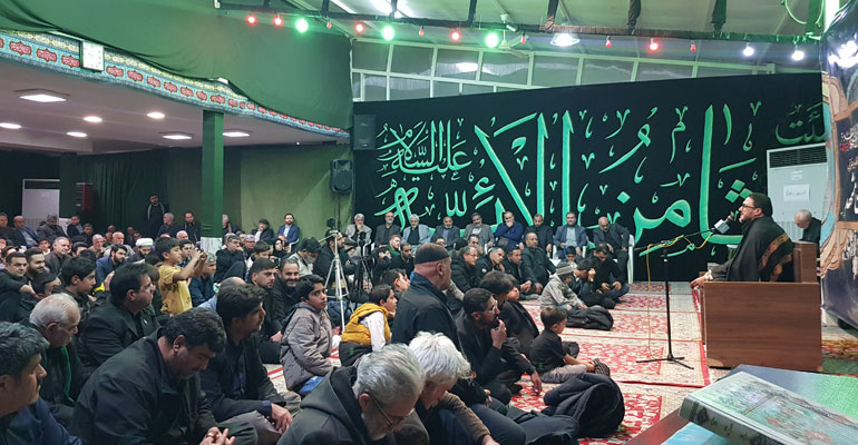 قرآن، اشک و اندیشه؛ روایت شب فاطمیه در دل مشهد